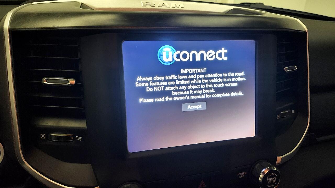 RAM 1500 Big Horn Crew Cab 4WD 2021