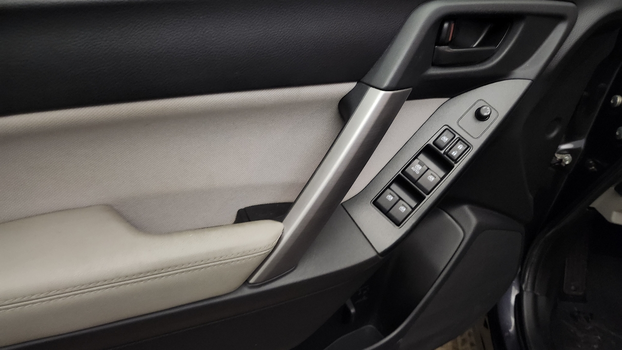 Subaru Forester 2.5i Premium PZEV CVT 2016