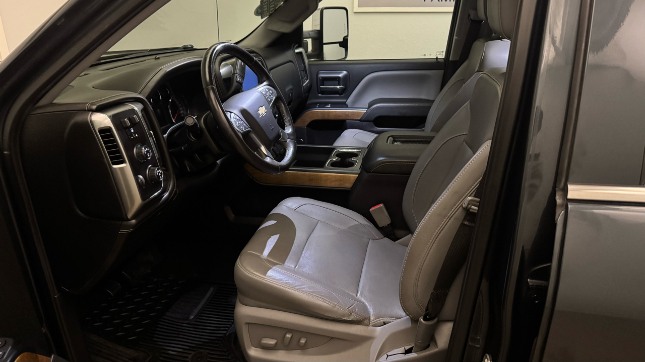 Chevrolet Silverado 1500 LTZ Crew Cab 4WD 2018