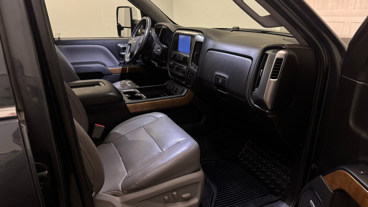 Chevrolet Silverado 1500 LTZ Crew Cab 4WD 2018