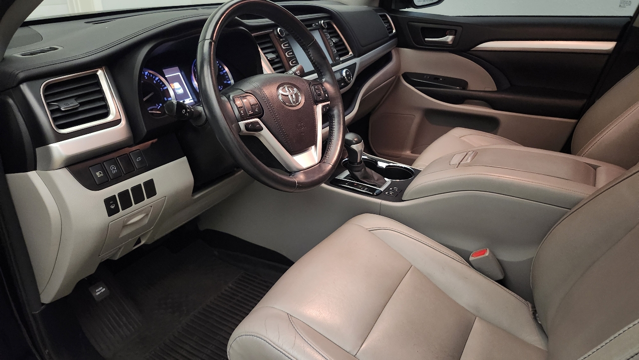 Toyota Highlander XLE AWD V6 2017