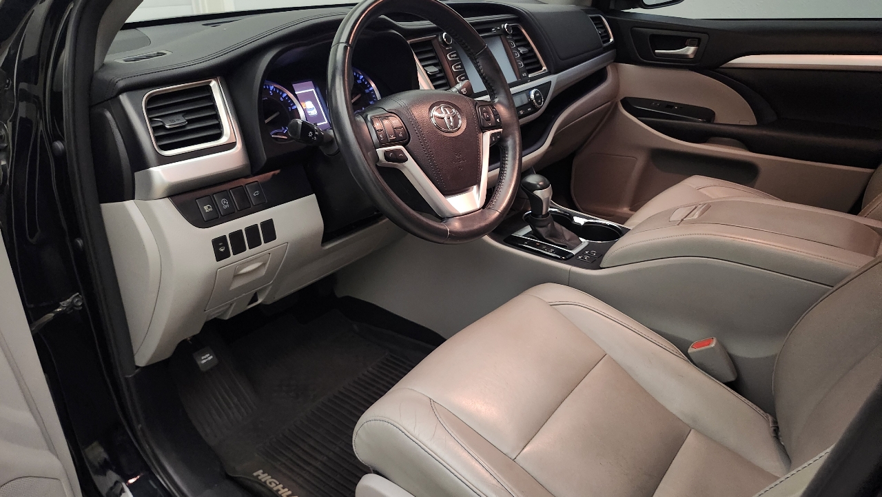 Toyota Highlander XLE AWD V6 2017