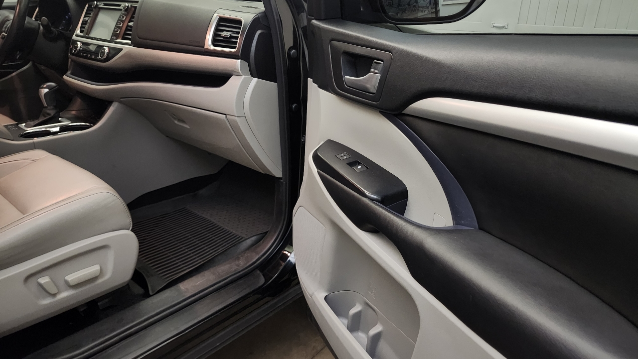 Toyota Highlander XLE AWD V6 2017