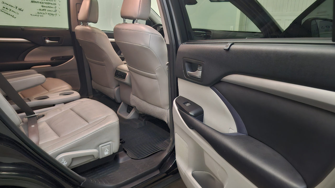 Toyota Highlander XLE AWD V6 2017