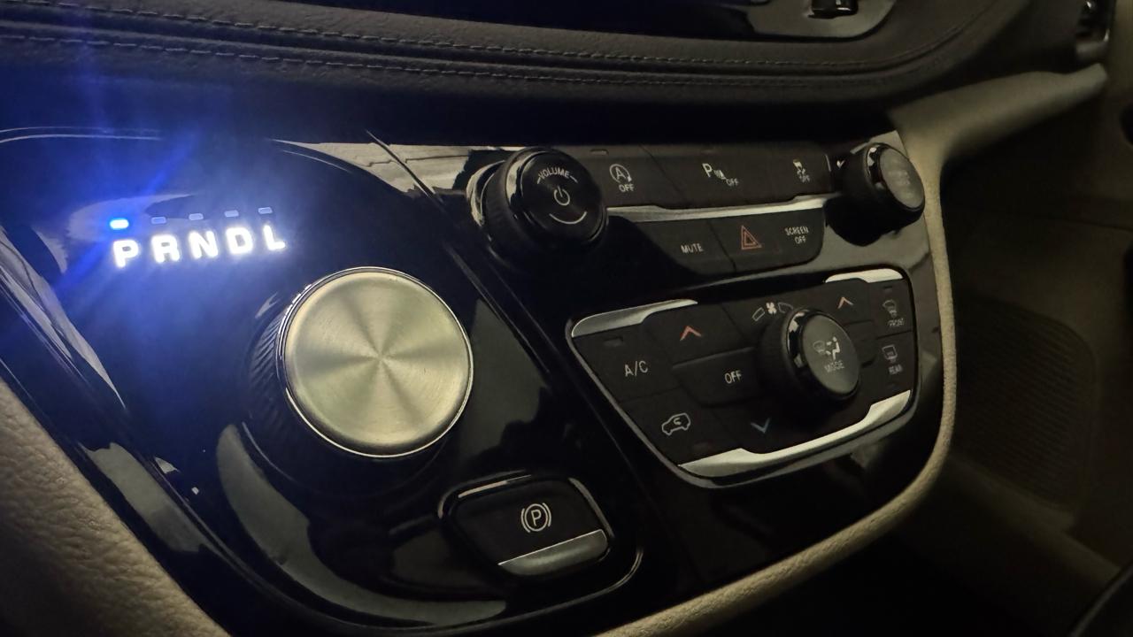 Chrysler Pacifica Limited 2018