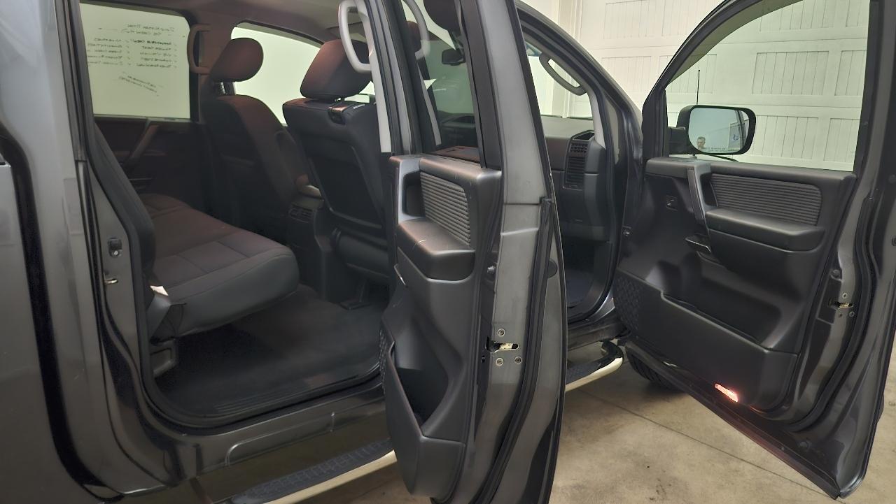 Nissan Titan SE Crew Cab 4WD 2010