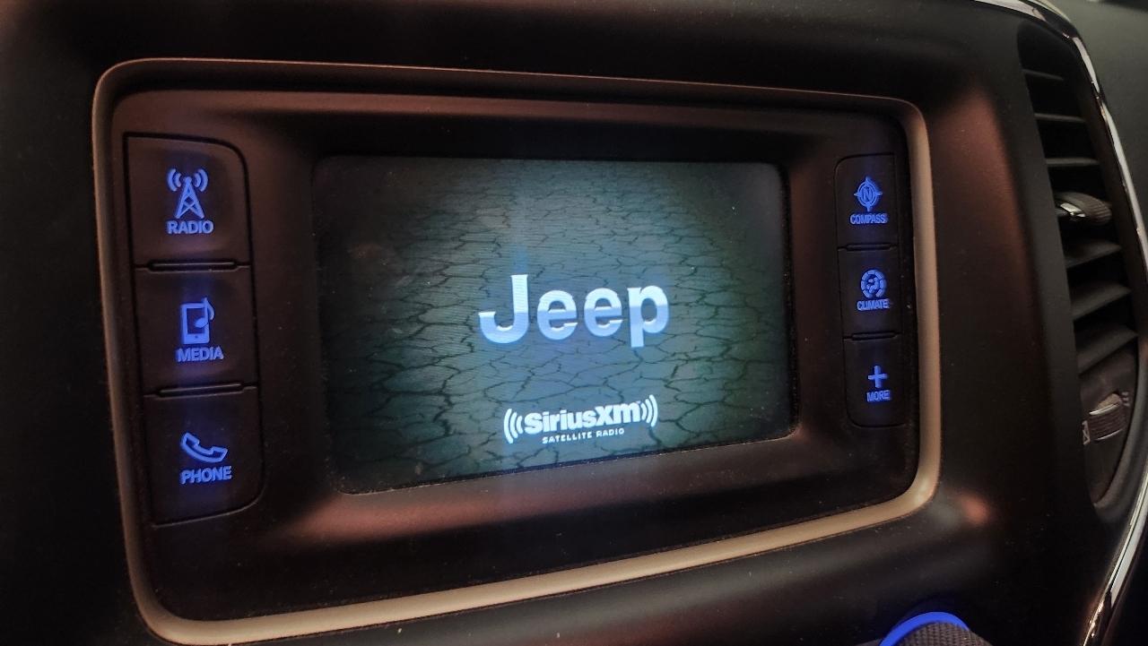 Jeep Grand Cherokee Laredo E 4WD 2016