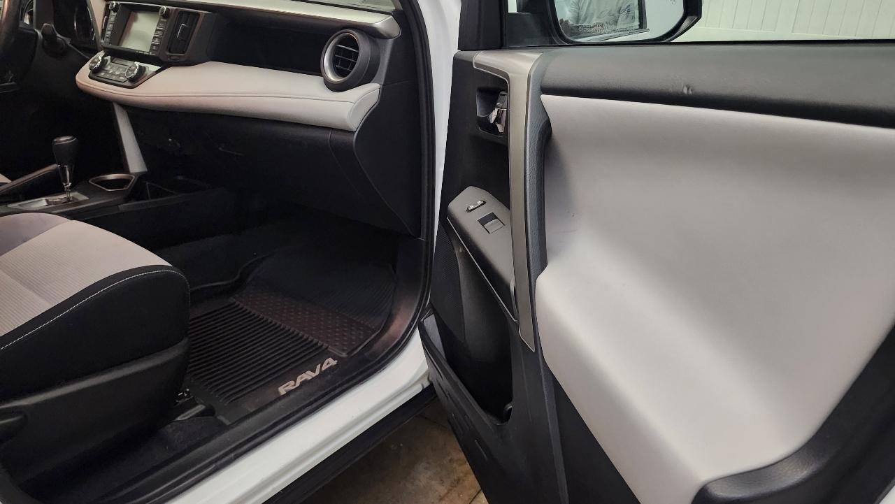 Toyota RAV4 XLE AWD 2016