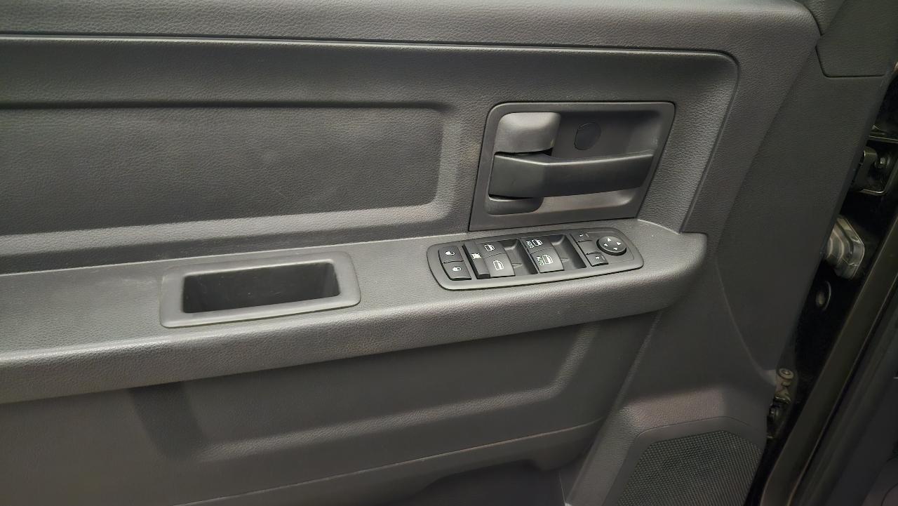 RAM 1500 ST Quad Cab 4WD 2012