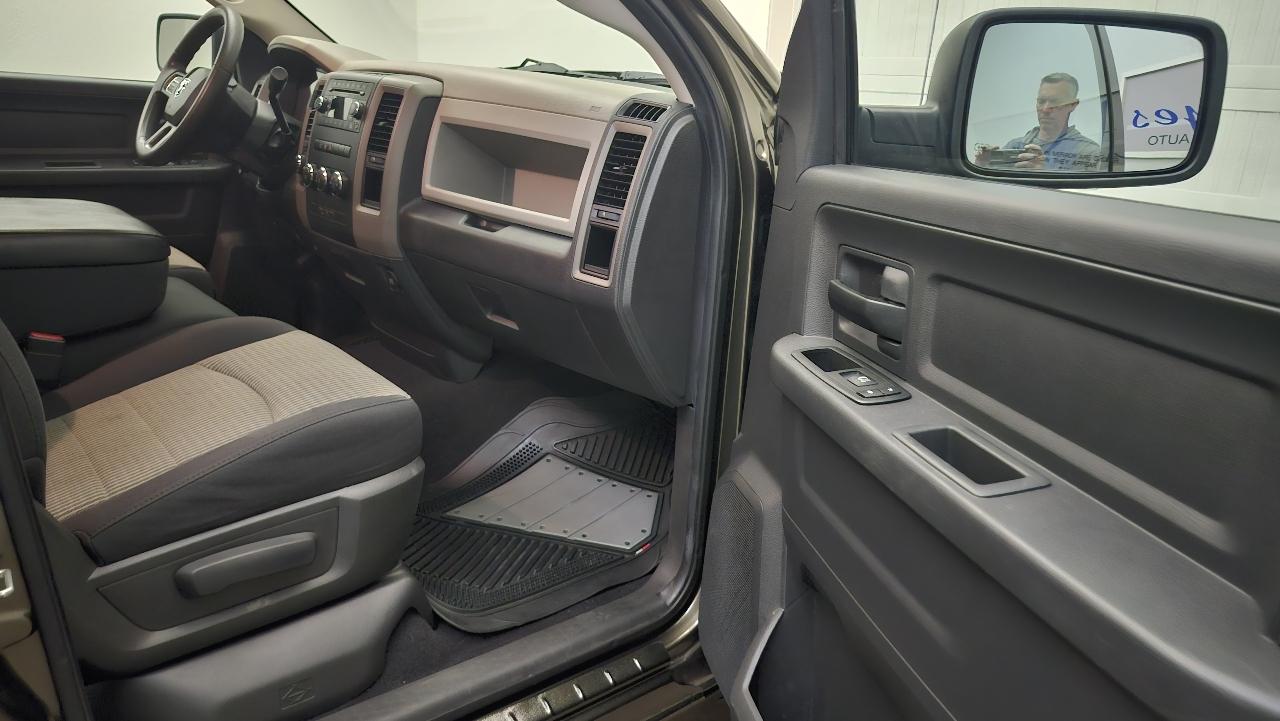 RAM 1500 ST Quad Cab 4WD 2012