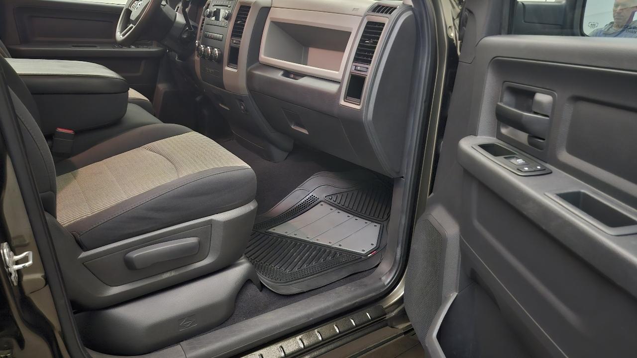 RAM 1500 ST Quad Cab 4WD 2012