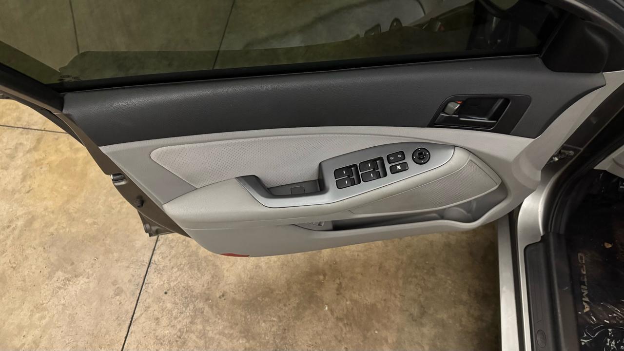 Kia Optima LX 2012