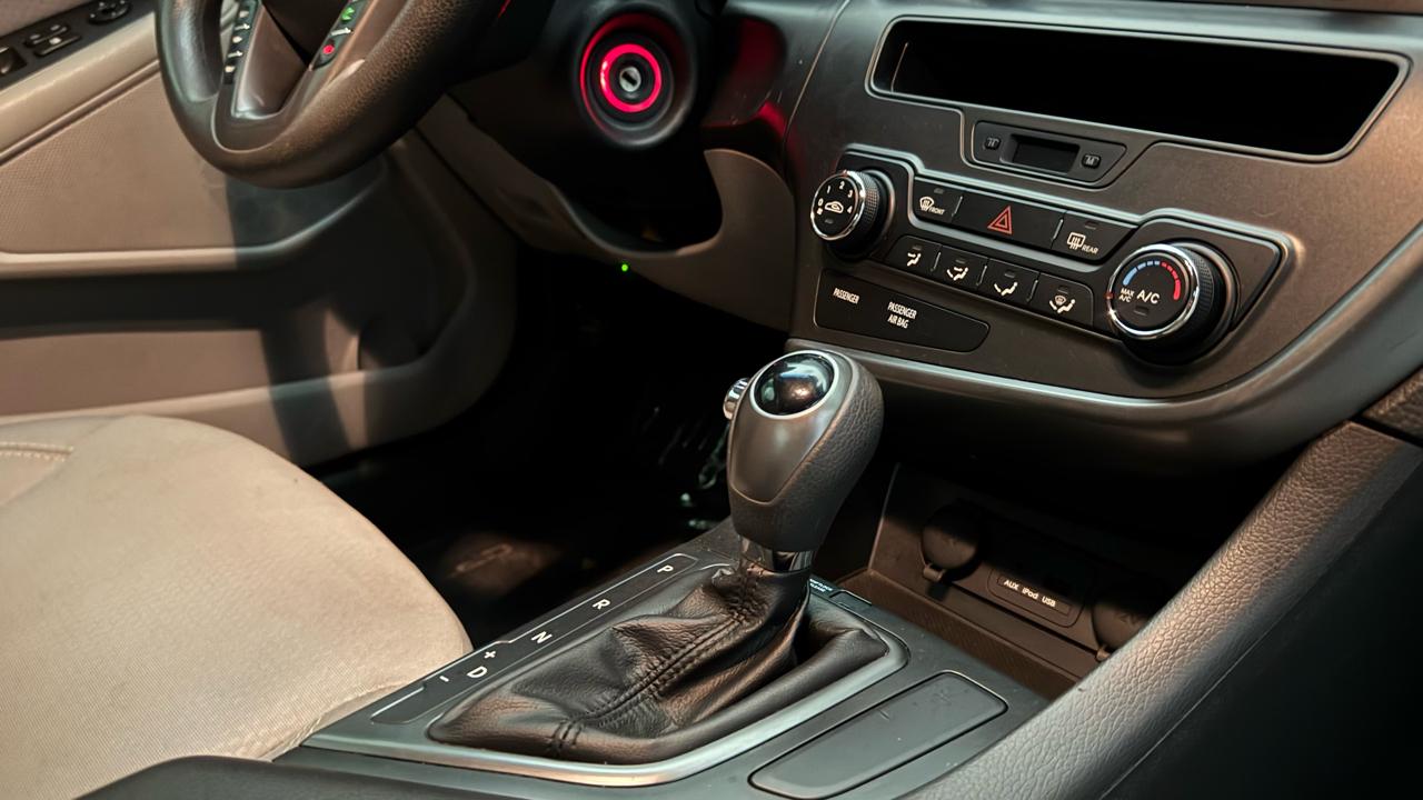 Kia Optima LX 2012