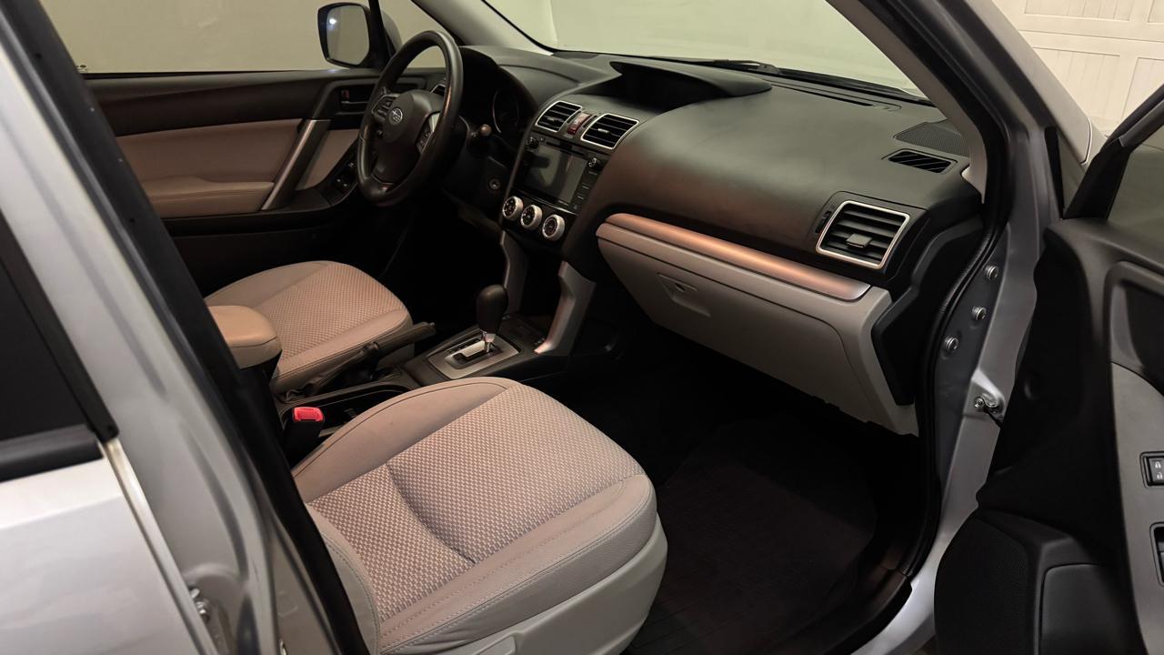 Subaru Forester 2.5i Premium PZEV CVT 2016
