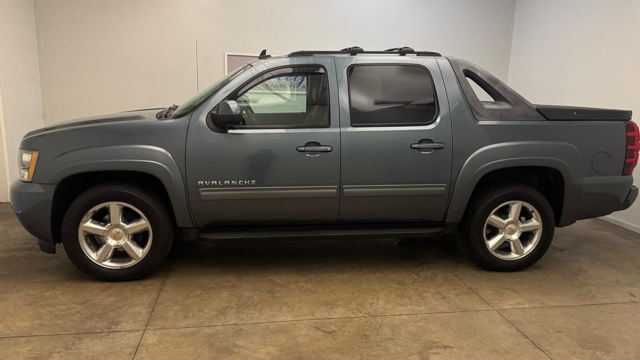 Chevrolet Avalanche LT 4WD 2011