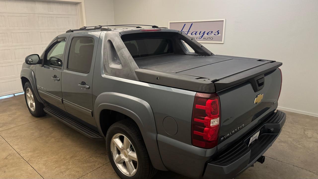 Chevrolet Avalanche LT 4WD 2011