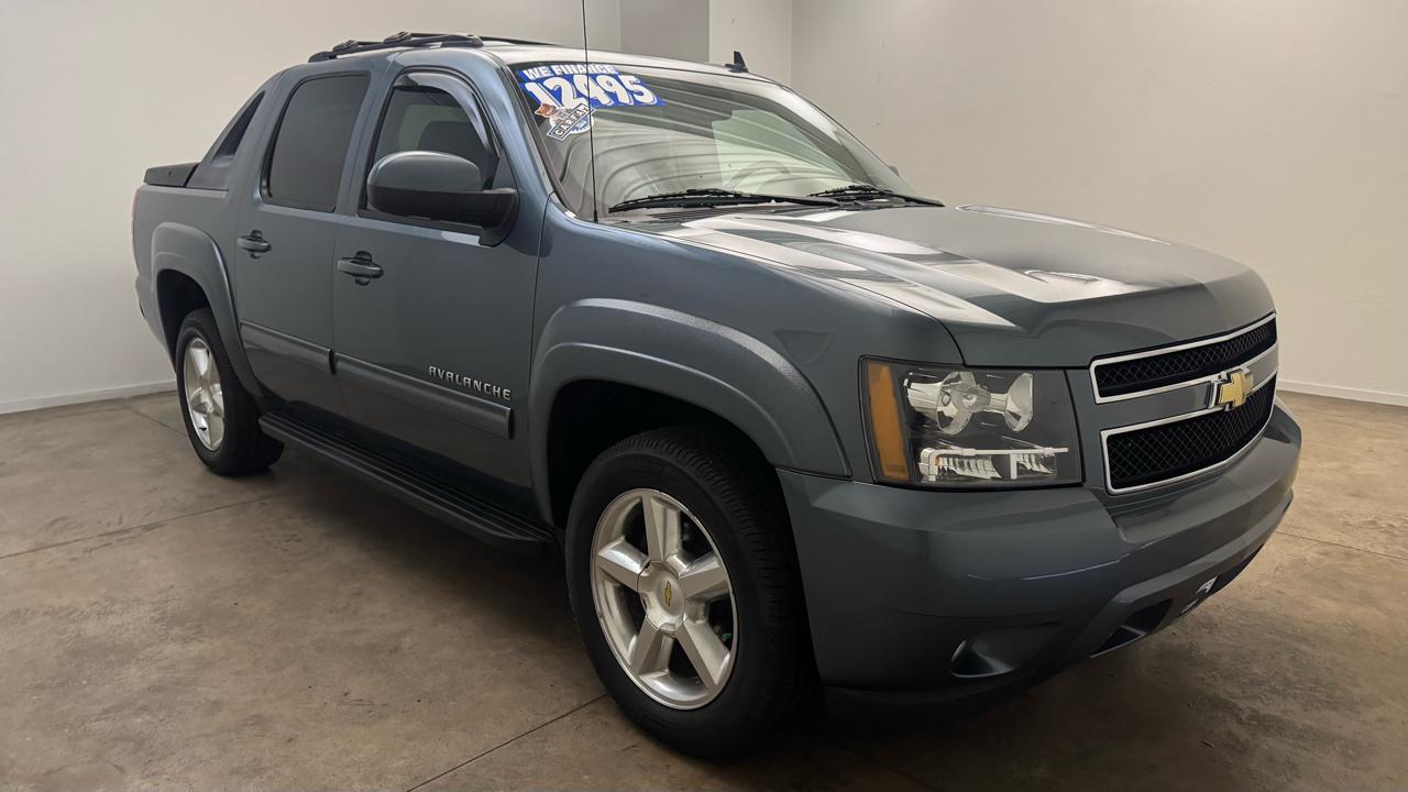 Chevrolet Avalanche LT 4WD 2011