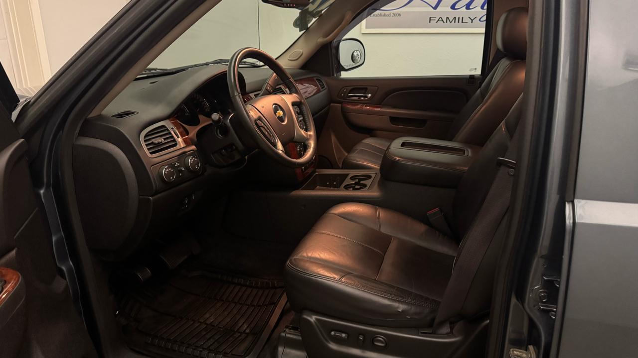 Chevrolet Avalanche LT 4WD 2011