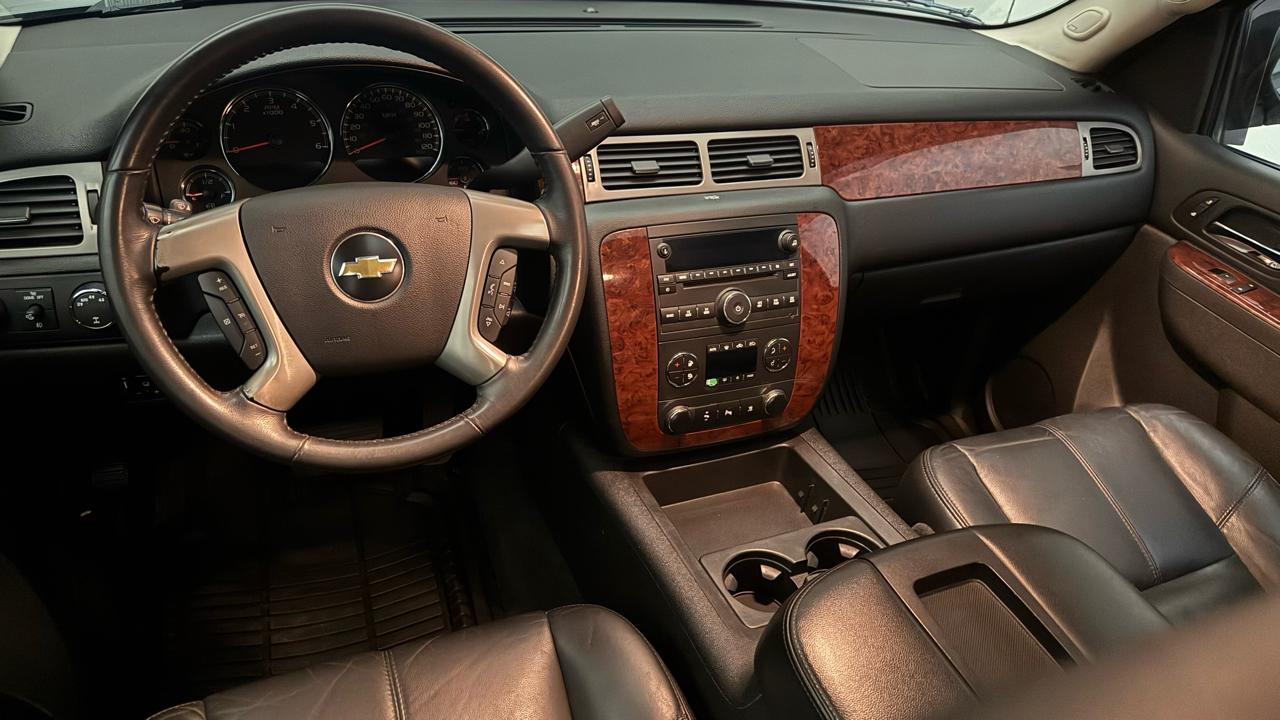 Chevrolet Avalanche LT 4WD 2011