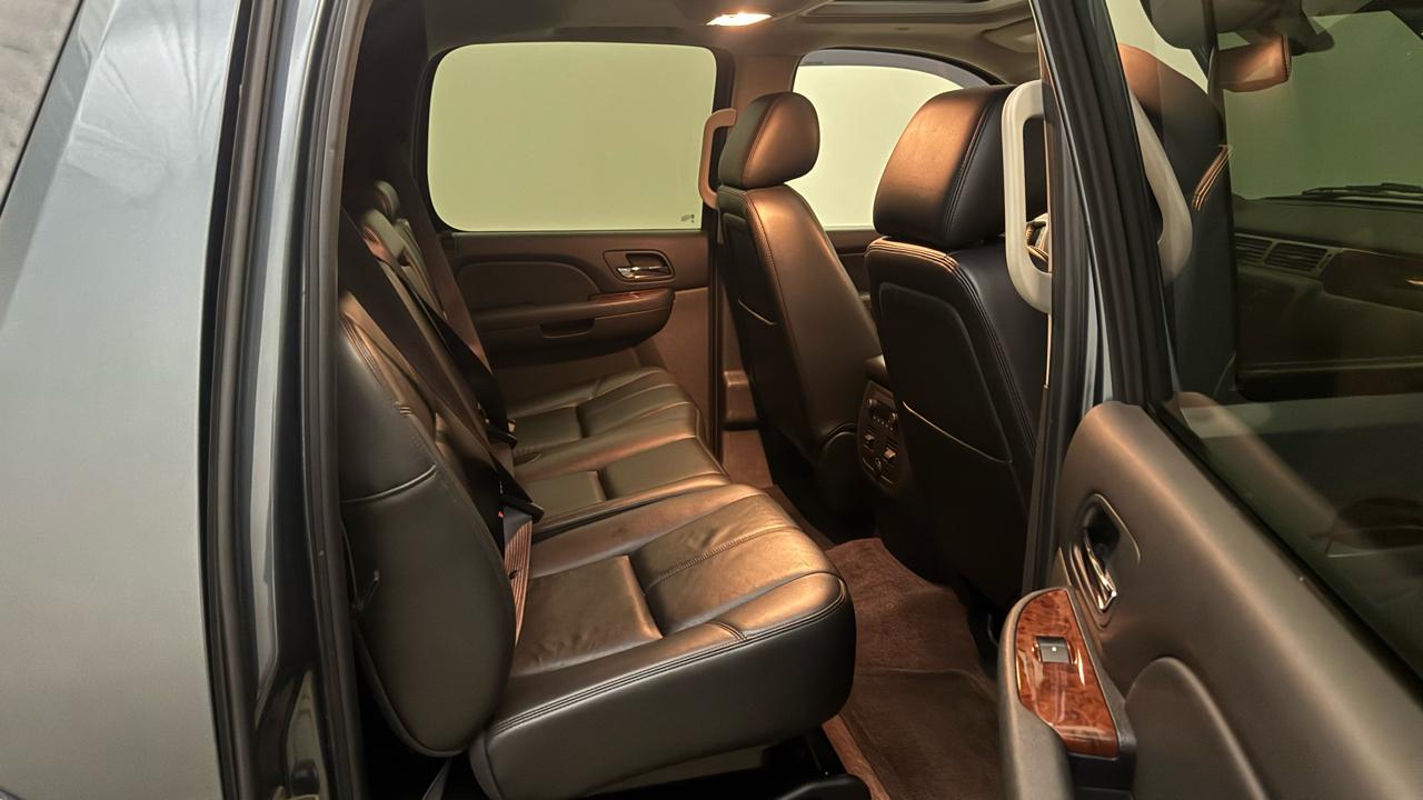 Chevrolet Avalanche LT 4WD 2011