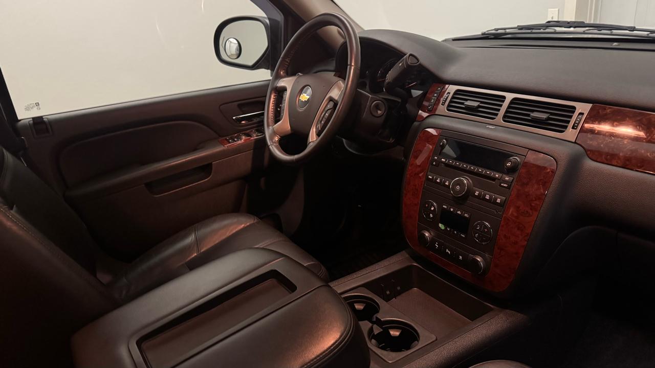 Chevrolet Avalanche LT 4WD 2011