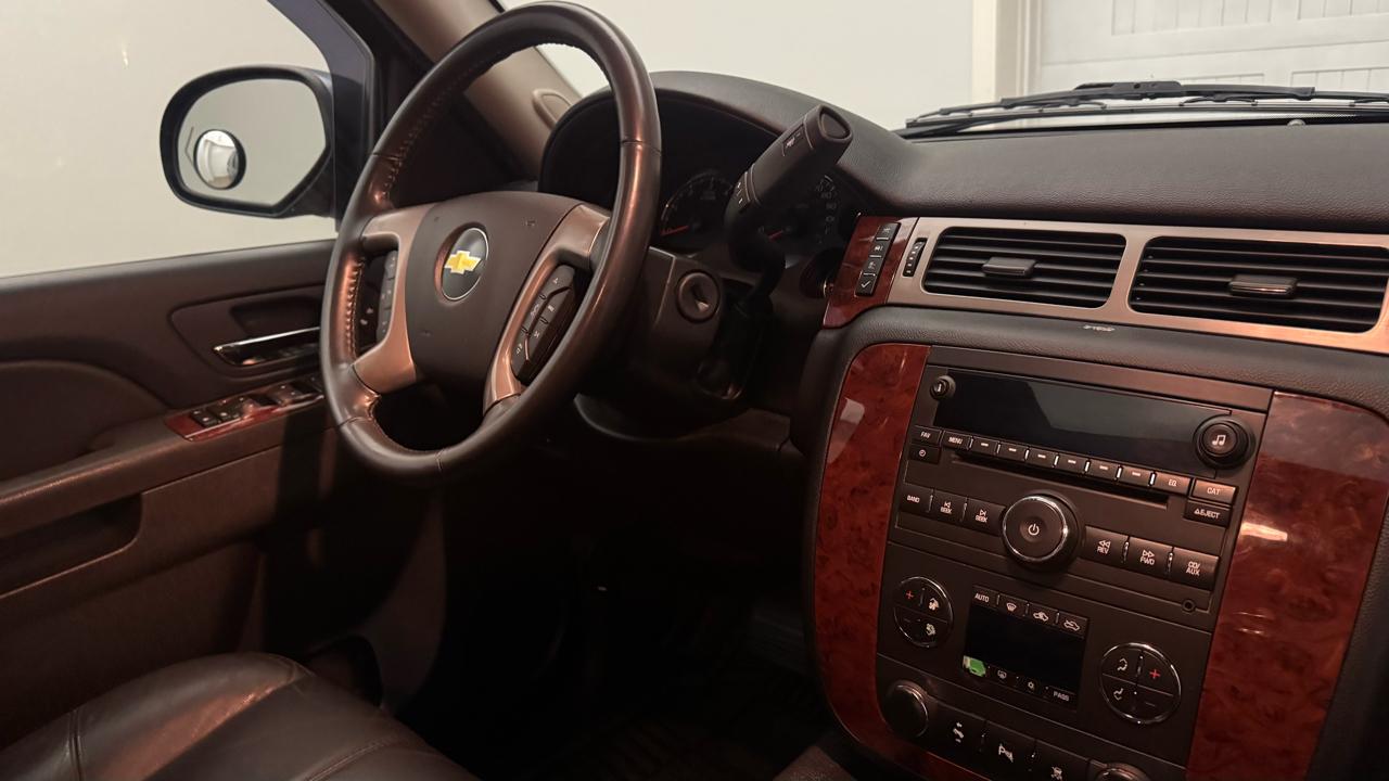 Chevrolet Avalanche LT 4WD 2011