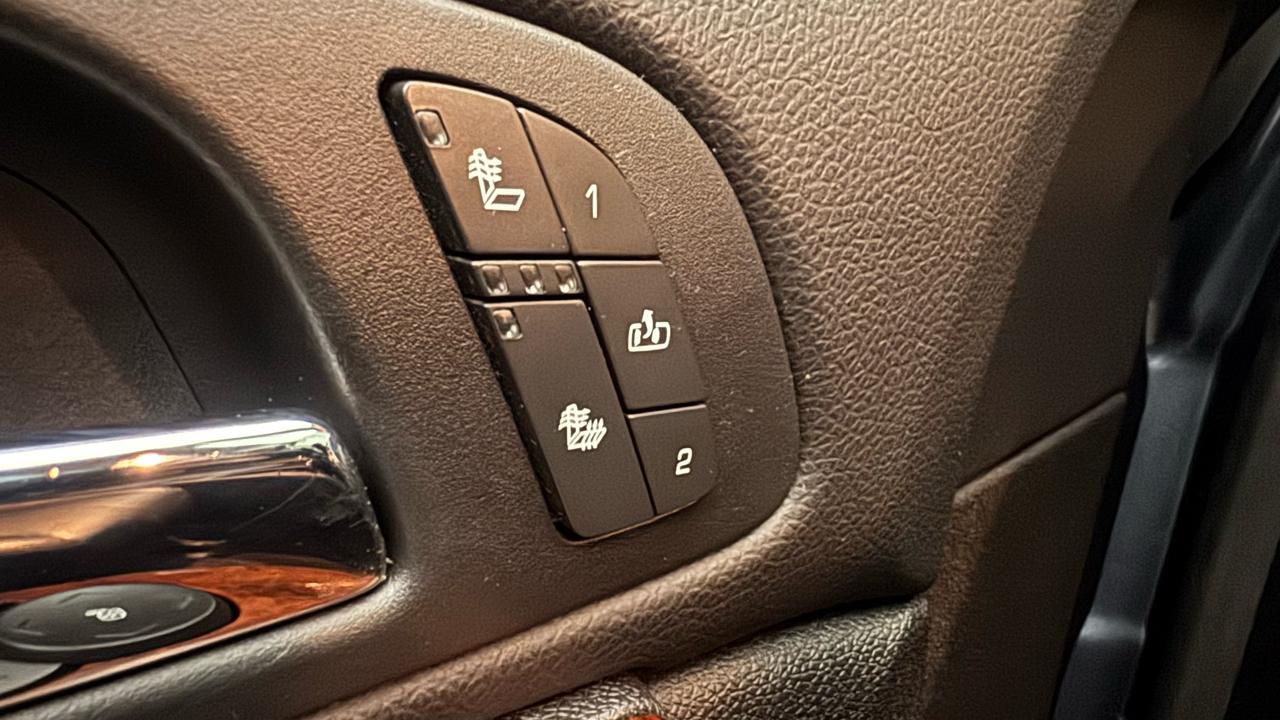 Chevrolet Avalanche LT 4WD 2011