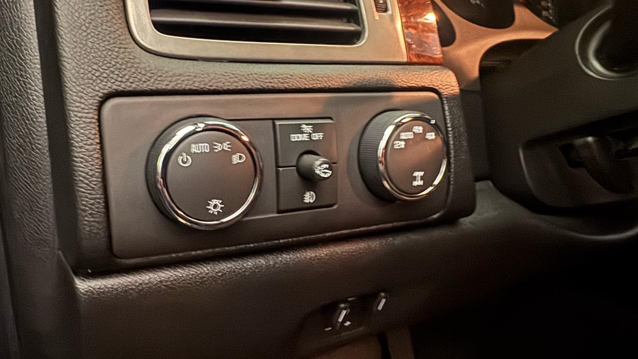 Chevrolet Avalanche LT 4WD 2011
