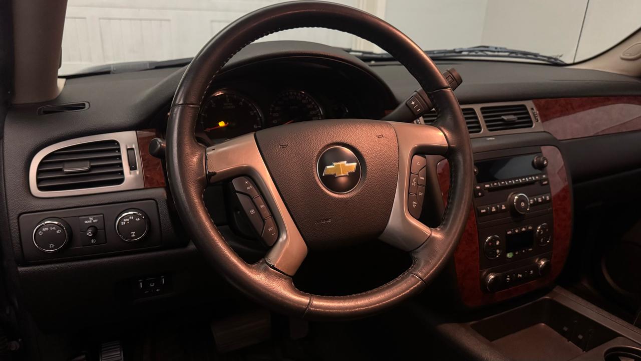 Chevrolet Avalanche LT 4WD 2011