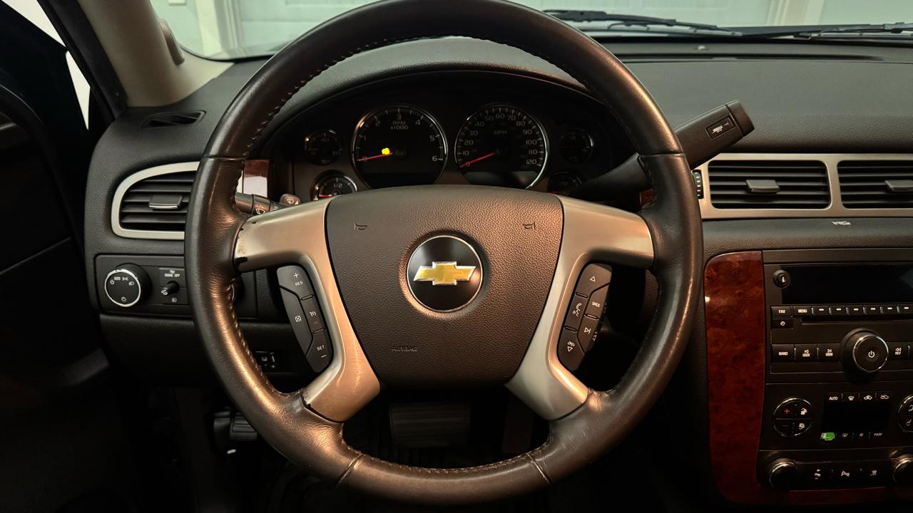 Chevrolet Avalanche LT 4WD 2011