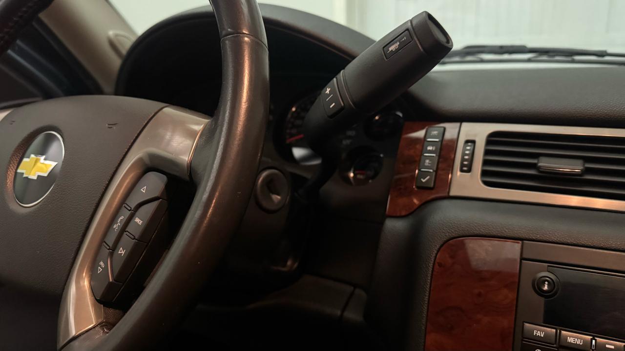Chevrolet Avalanche LT 4WD 2011