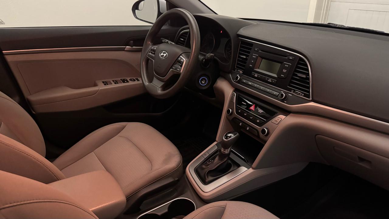 Hyundai Elantra SE 2017
