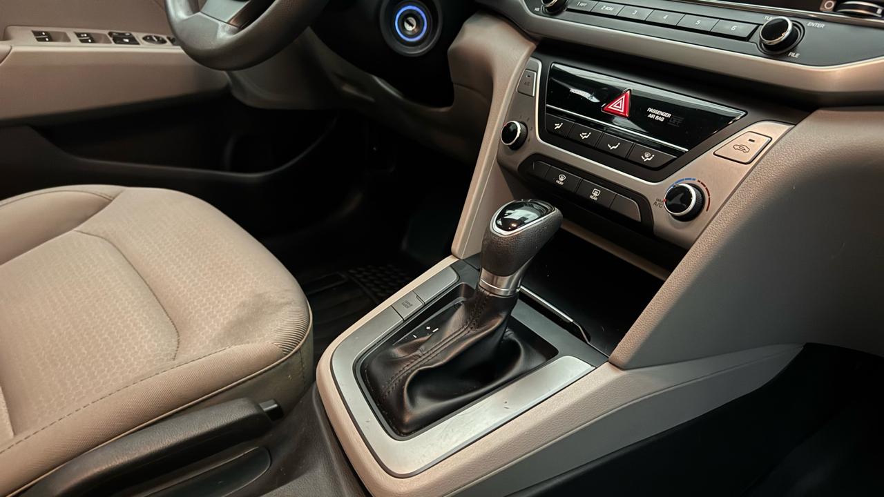 Hyundai Elantra SE 2017