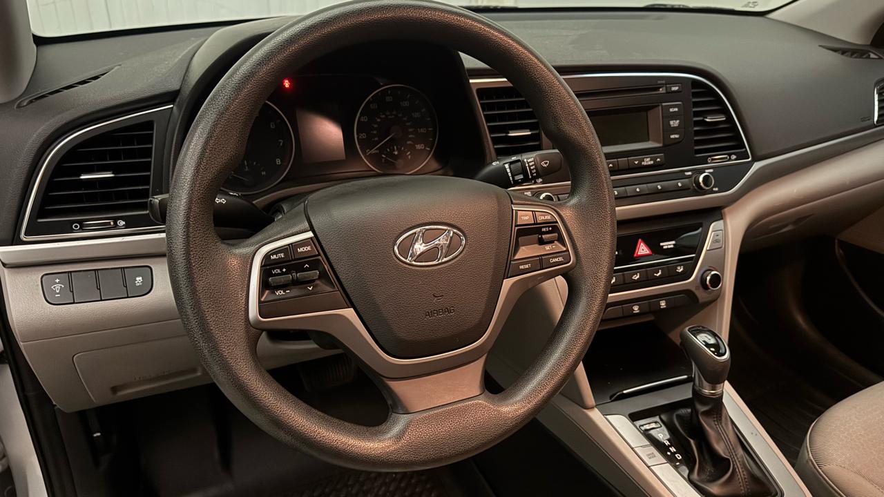 Hyundai Elantra SE 2017
