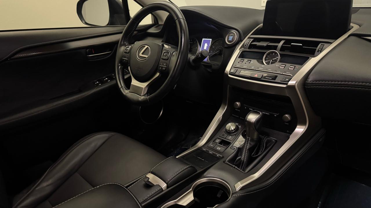 Lexus NX 300  2019