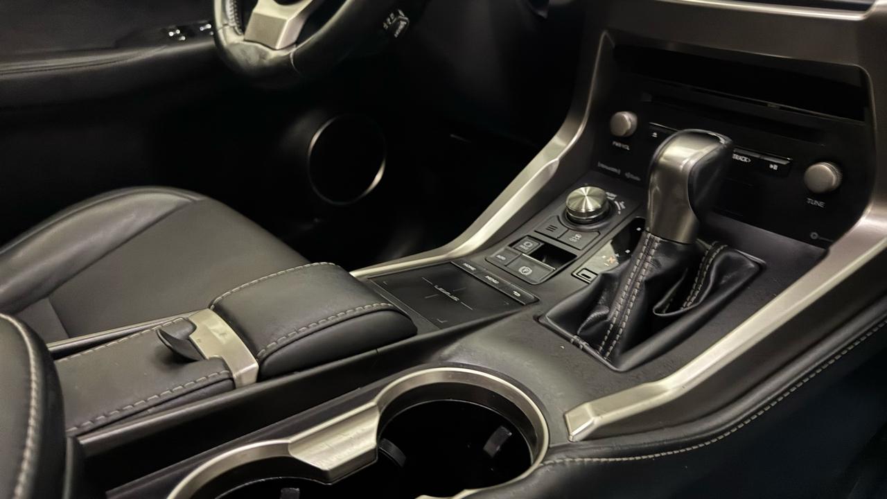Lexus NX 300  2019
