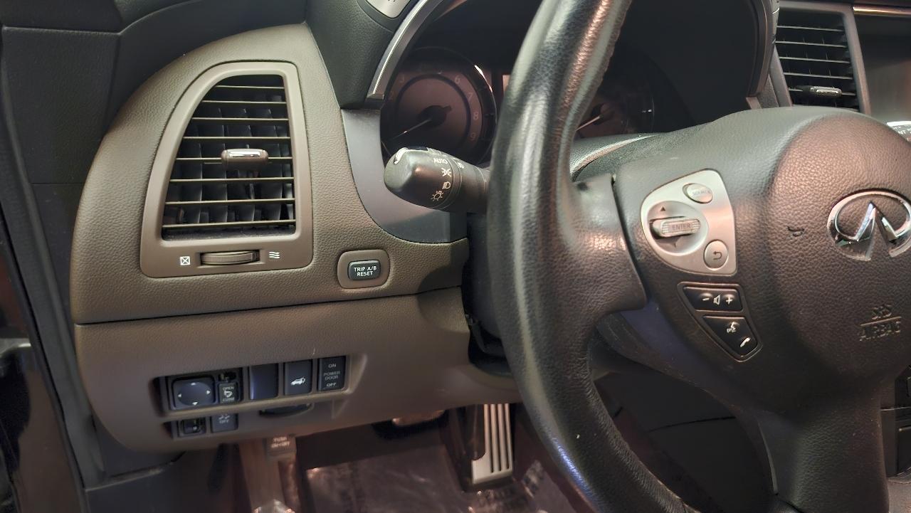 Infiniti QX70 AWD 2015