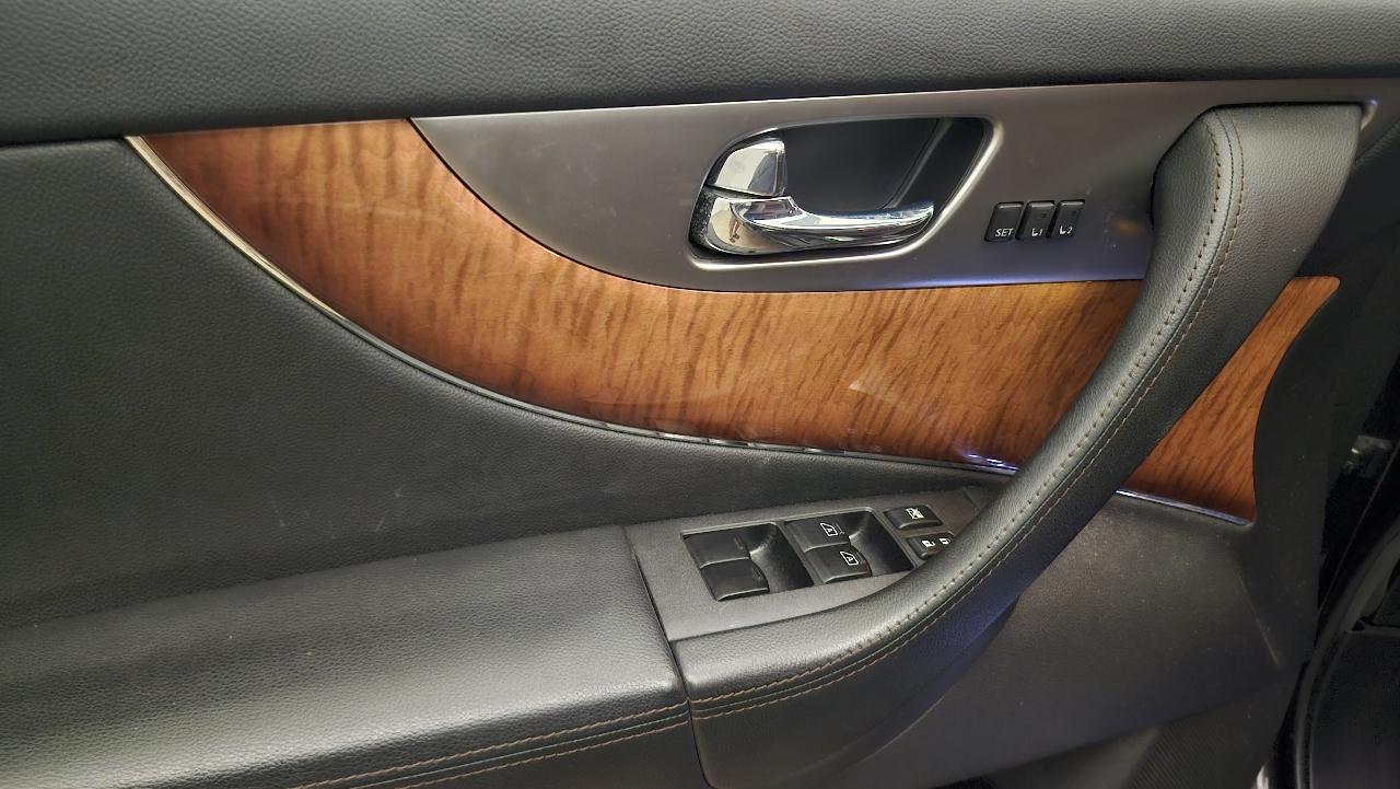 Infiniti QX70 AWD 2015