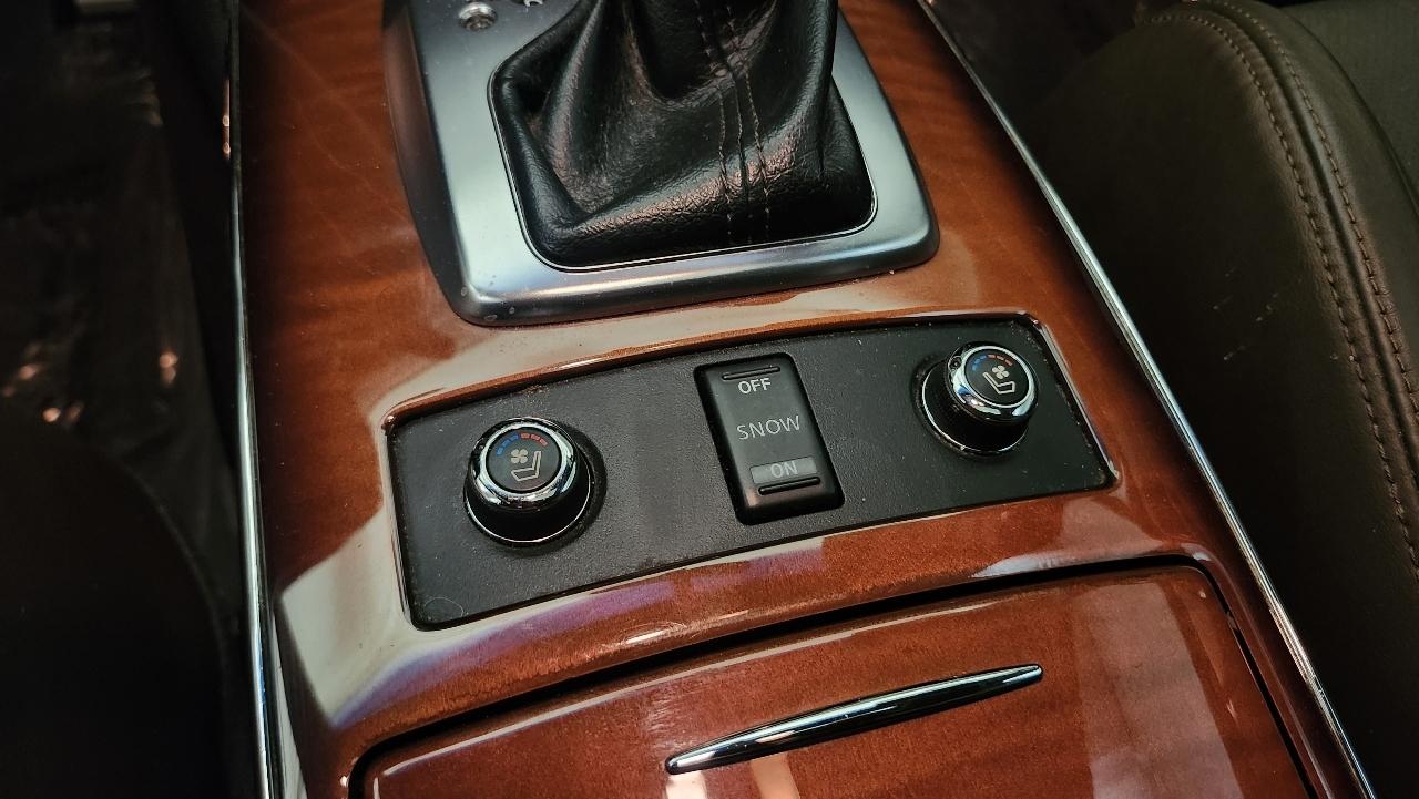 Infiniti QX70 AWD 2015