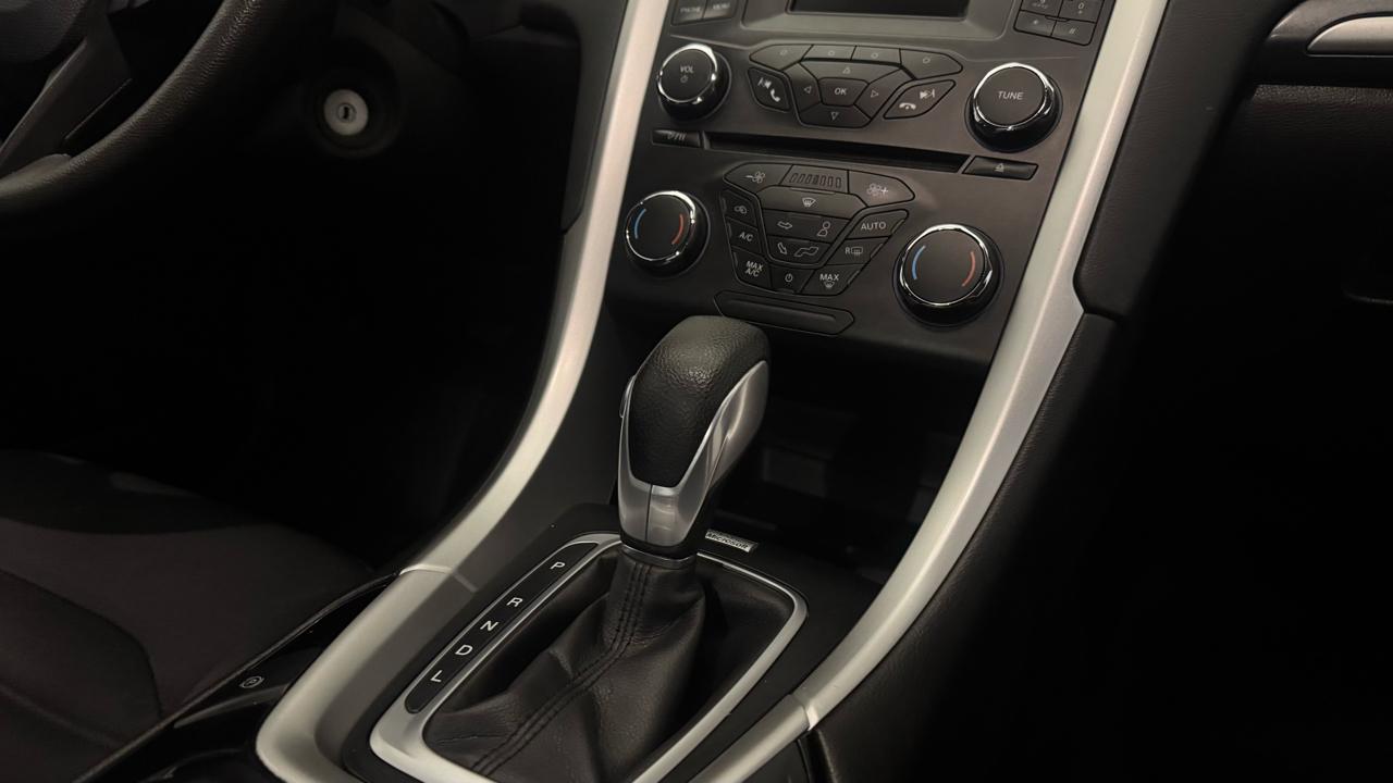 Ford Fusion Hybrid SE 2015