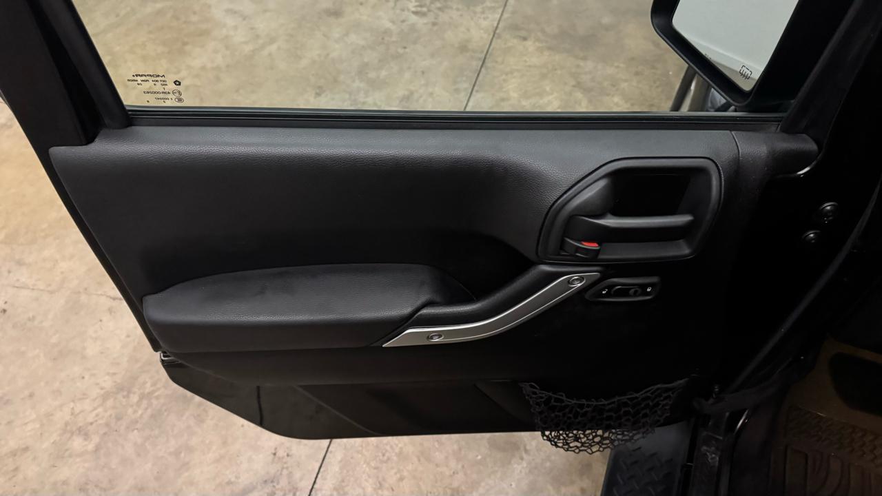 Jeep Wrangler Unlimited Sahara 4WD 2015