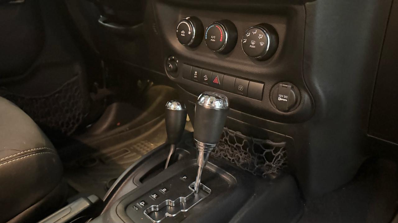 Jeep Wrangler Unlimited Sahara 4WD 2015