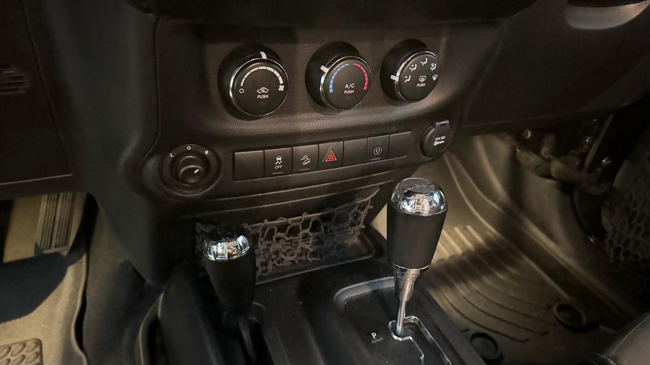 Jeep Wrangler Unlimited Sahara 4WD 2015