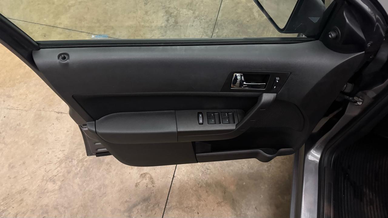 Ford Focus SES Sedan 2011