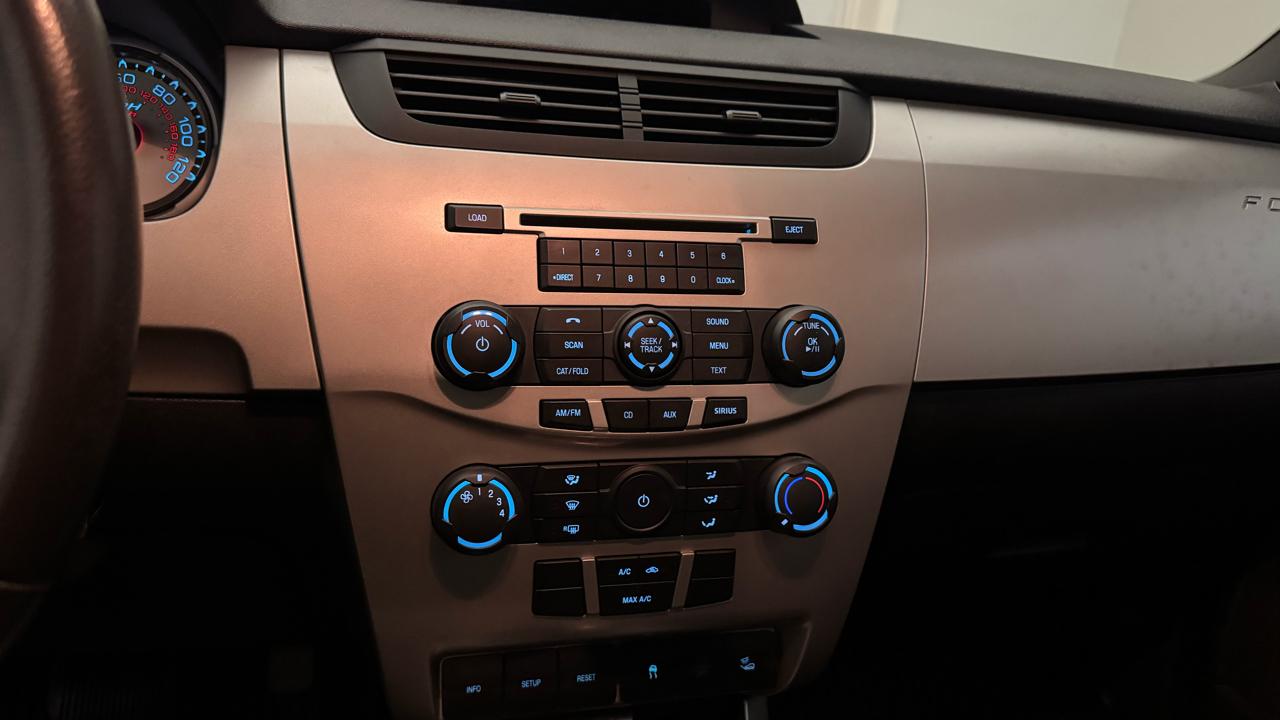 Ford Focus SES Sedan 2011