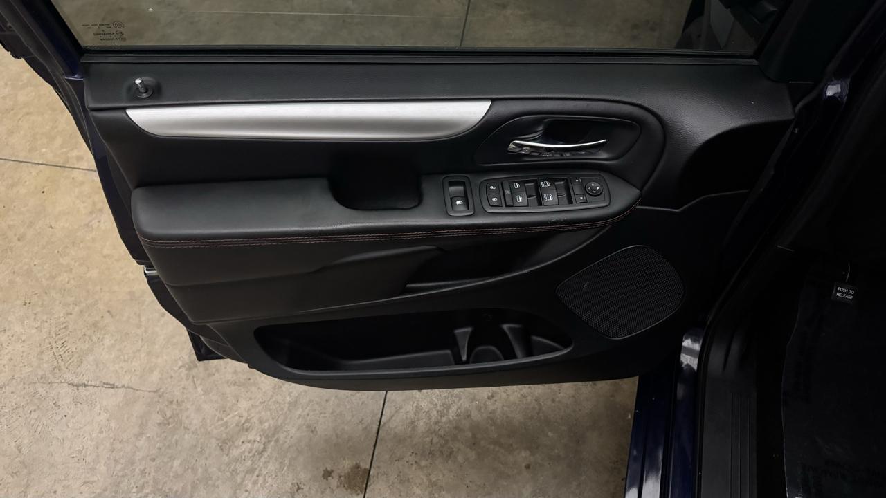 Dodge Grand Caravan R/T 2016