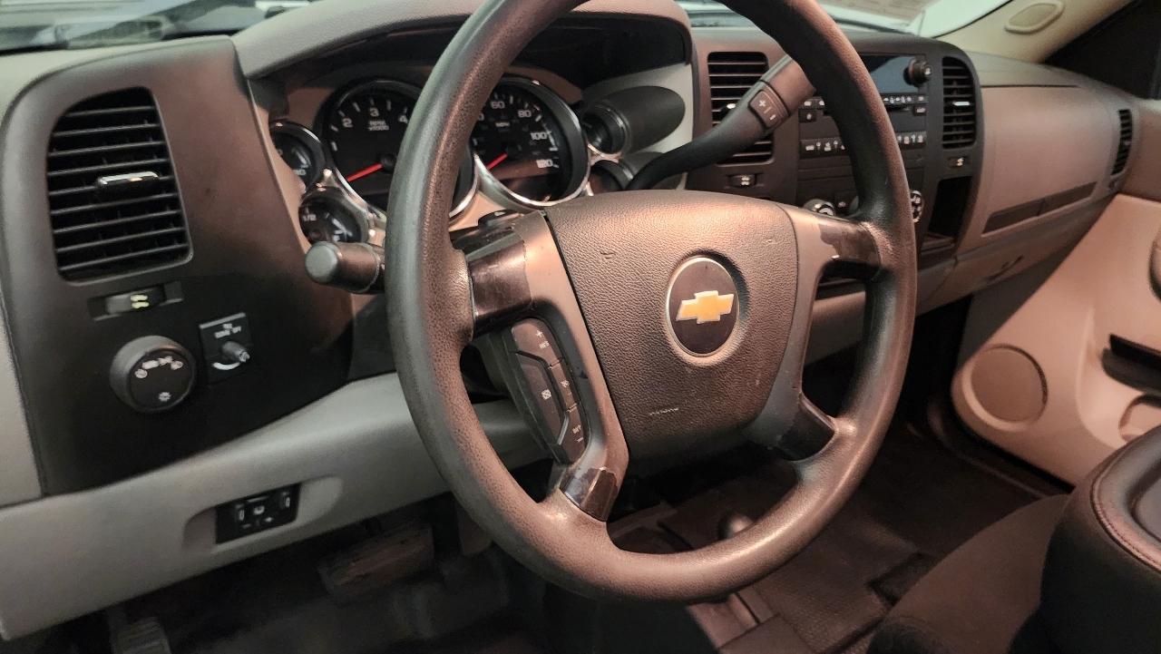 Chevrolet Silverado 2500HD Work Truck Crew Cab 4WD 2013
