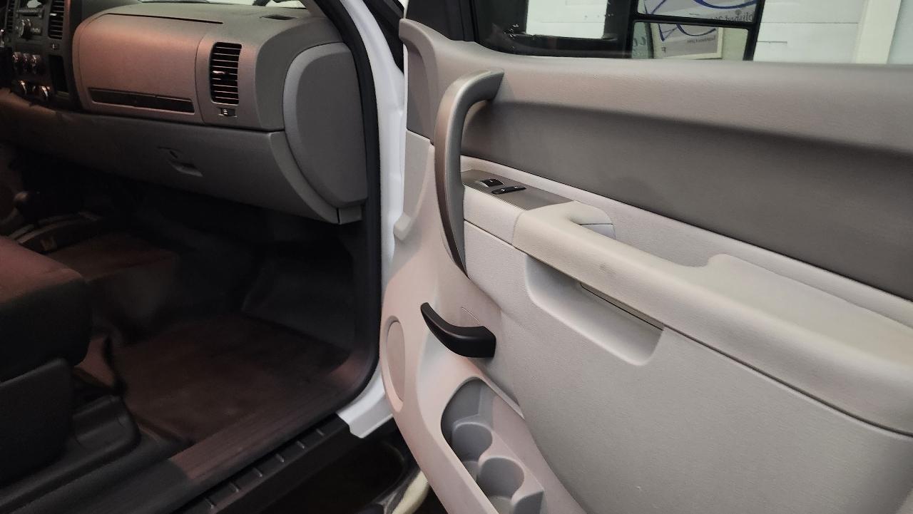 Chevrolet Silverado 2500HD Work Truck Crew Cab 4WD 2013