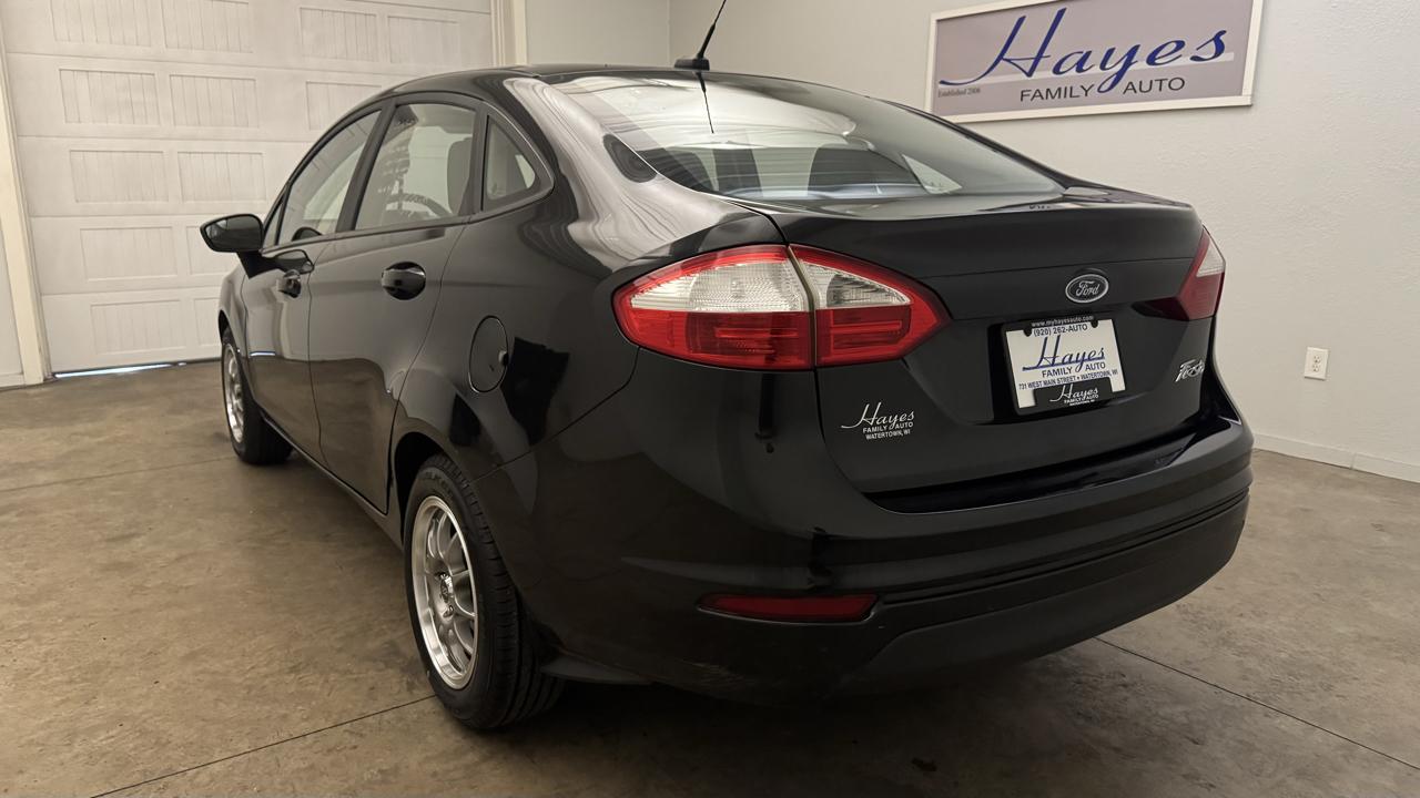 Ford Fiesta S Sedan 2015
