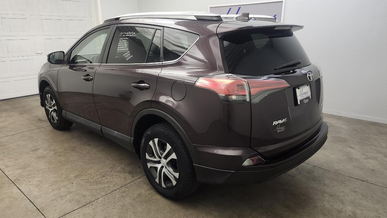 Toyota RAV4 LE AWD 2017